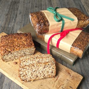 Naminė grūdų ir sėklų duonelė, kepta be mielių (500 g.)