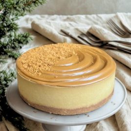 Veganiškas • Anakardžių riešutų ir karamelizuotų trupinių tortas (išsinešti)
